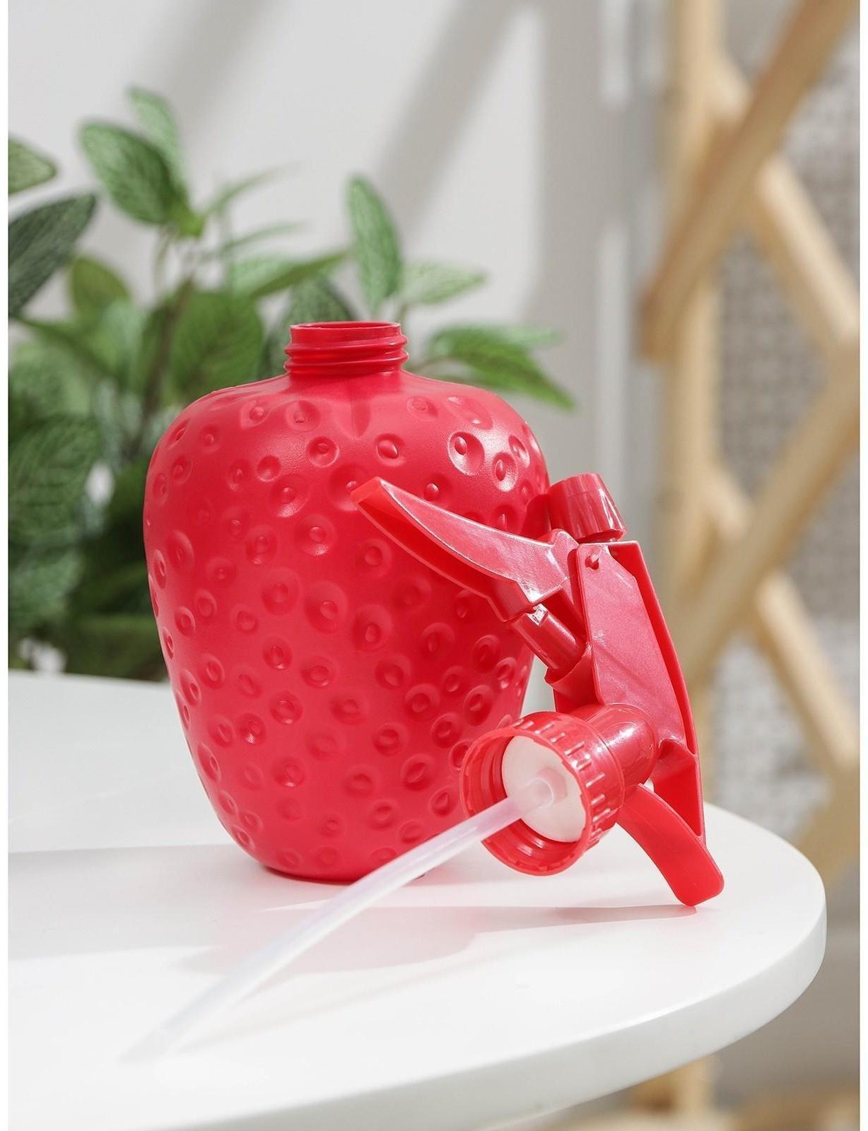 Пульверизатор «Клубничка», 500 мл, цвет красный