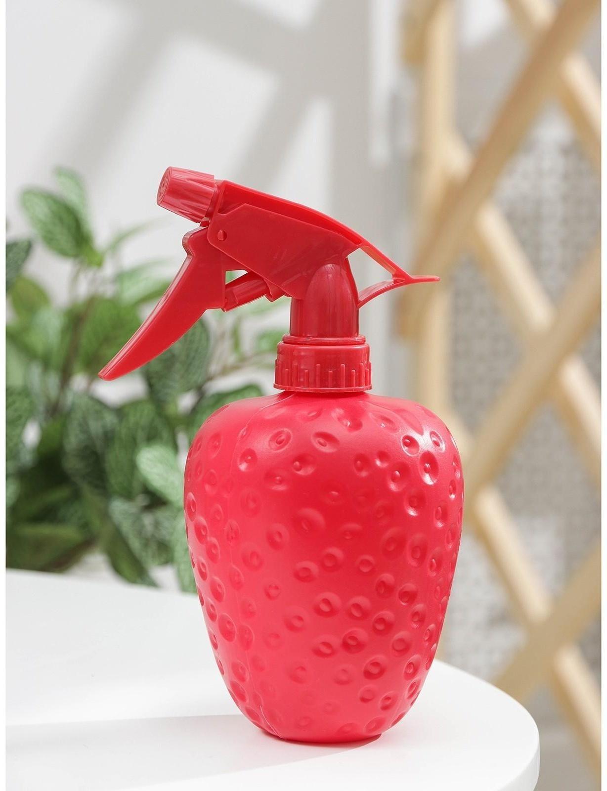 Пульверизатор «Клубничка», 500 мл, цвет красный