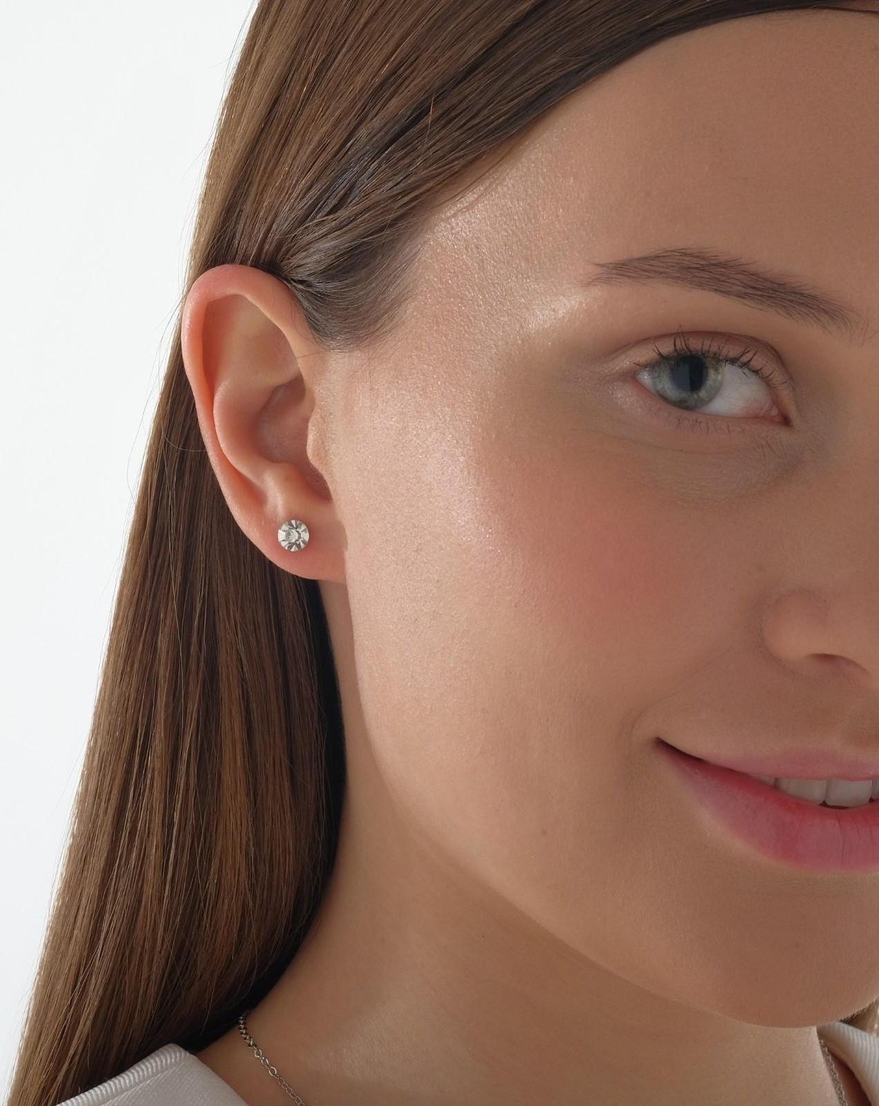 Гарнитур 4 предмета: серьги (3 пары), кулон 