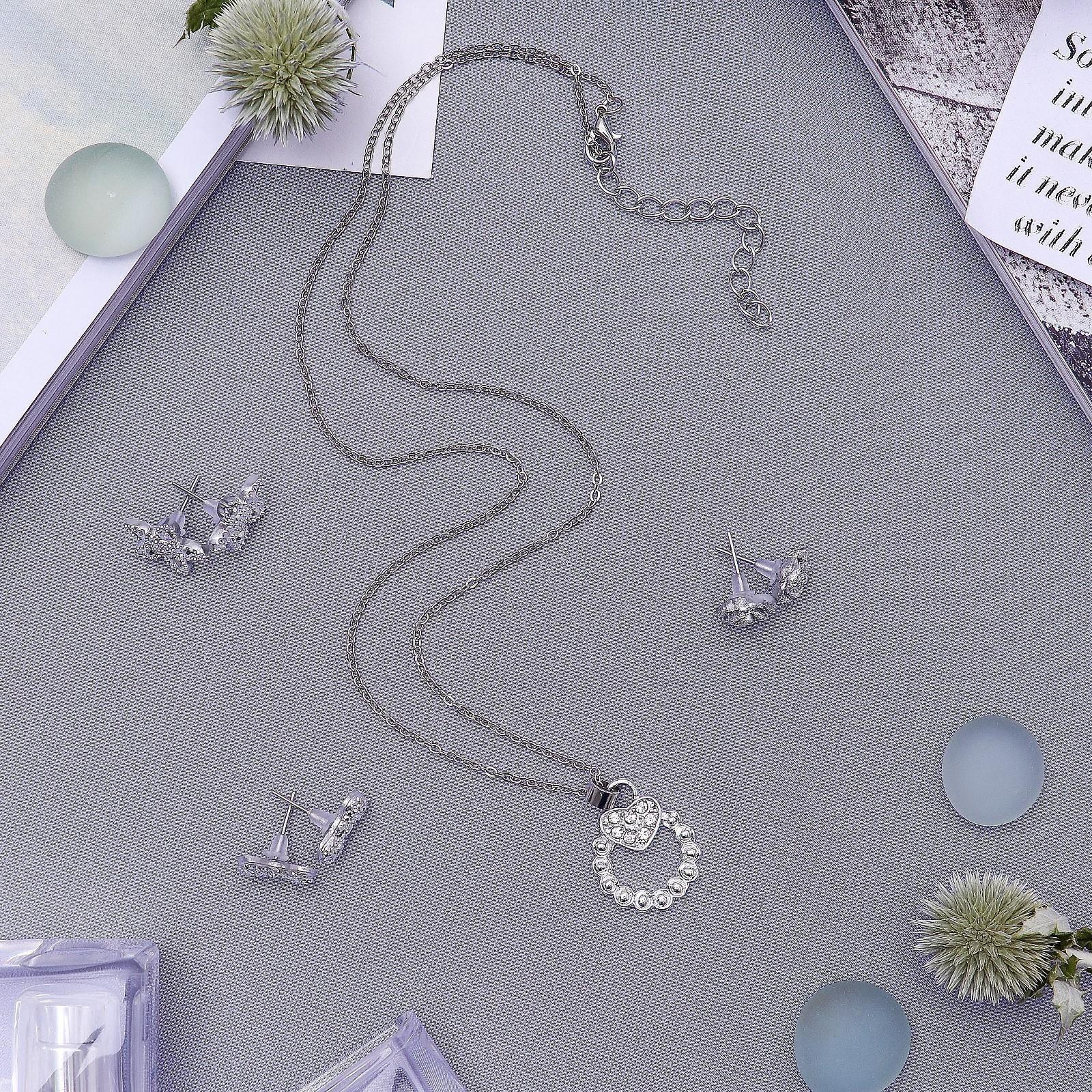 Гарнитур 4 предмета: серьги (3 пары), кулон 