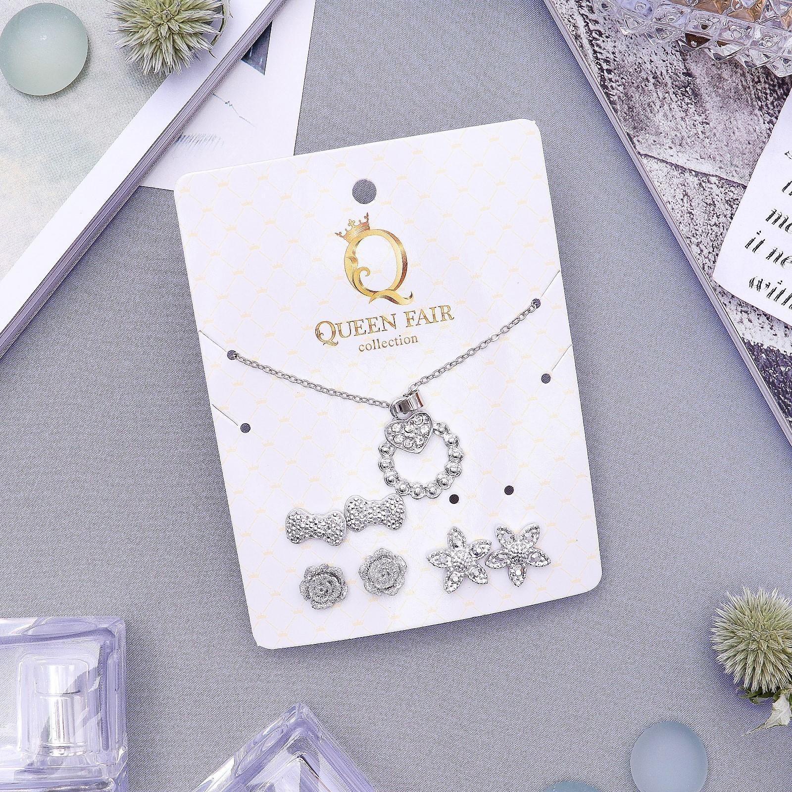 Гарнитур 4 предмета: серьги (3 пары), кулон 