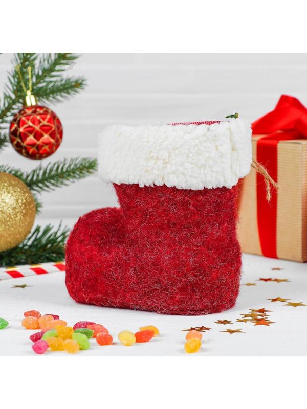 Конфетница «Сапожок», с веточкой, на завязке, вместимость 400 г, цвет красный