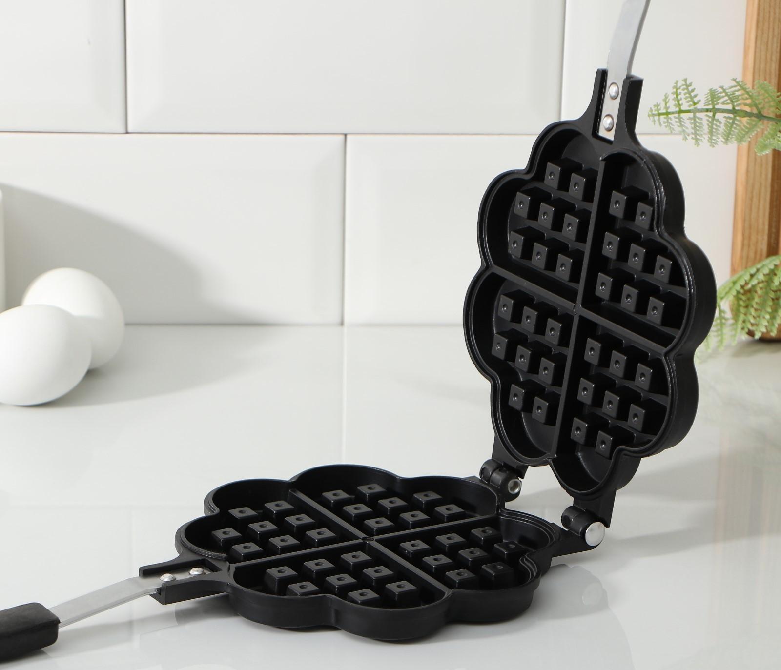 Сковорода двойная Доляна «Венские вафли», d=14 см, пластиковая ручка, цвет чёрный