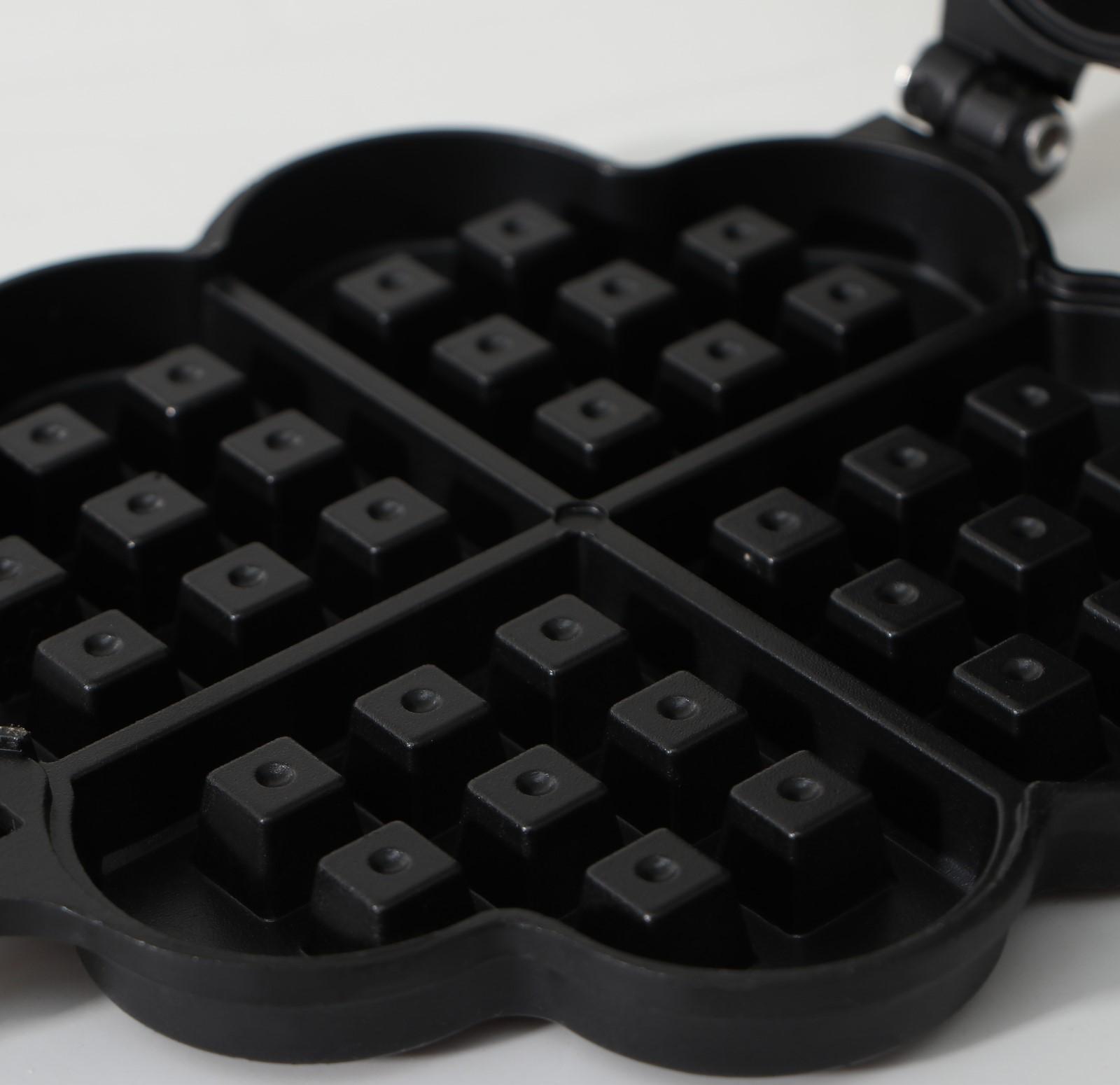 Сковорода двойная Доляна «Венские вафли», d=14 см, пластиковая ручка, цвет чёрный