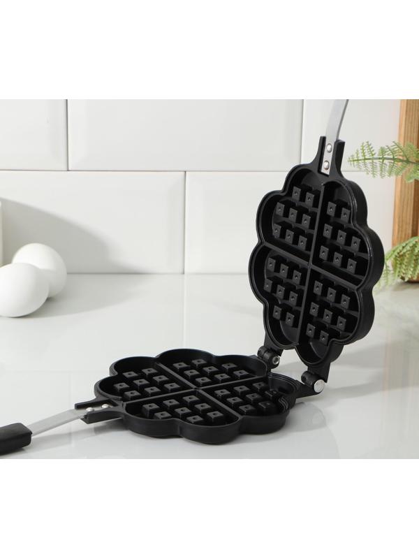 Сковорода двойная Доляна «Венские вафли», d=14 см, пластиковая ручка, цвет чёрный