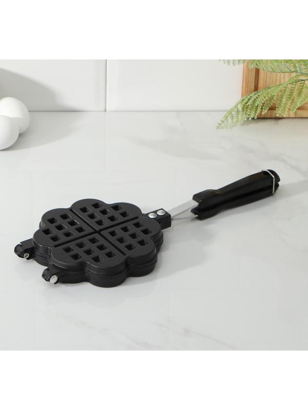 Сковорода двойная Доляна «Венские вафли», d=14 см, пластиковая ручка, цвет чёрный