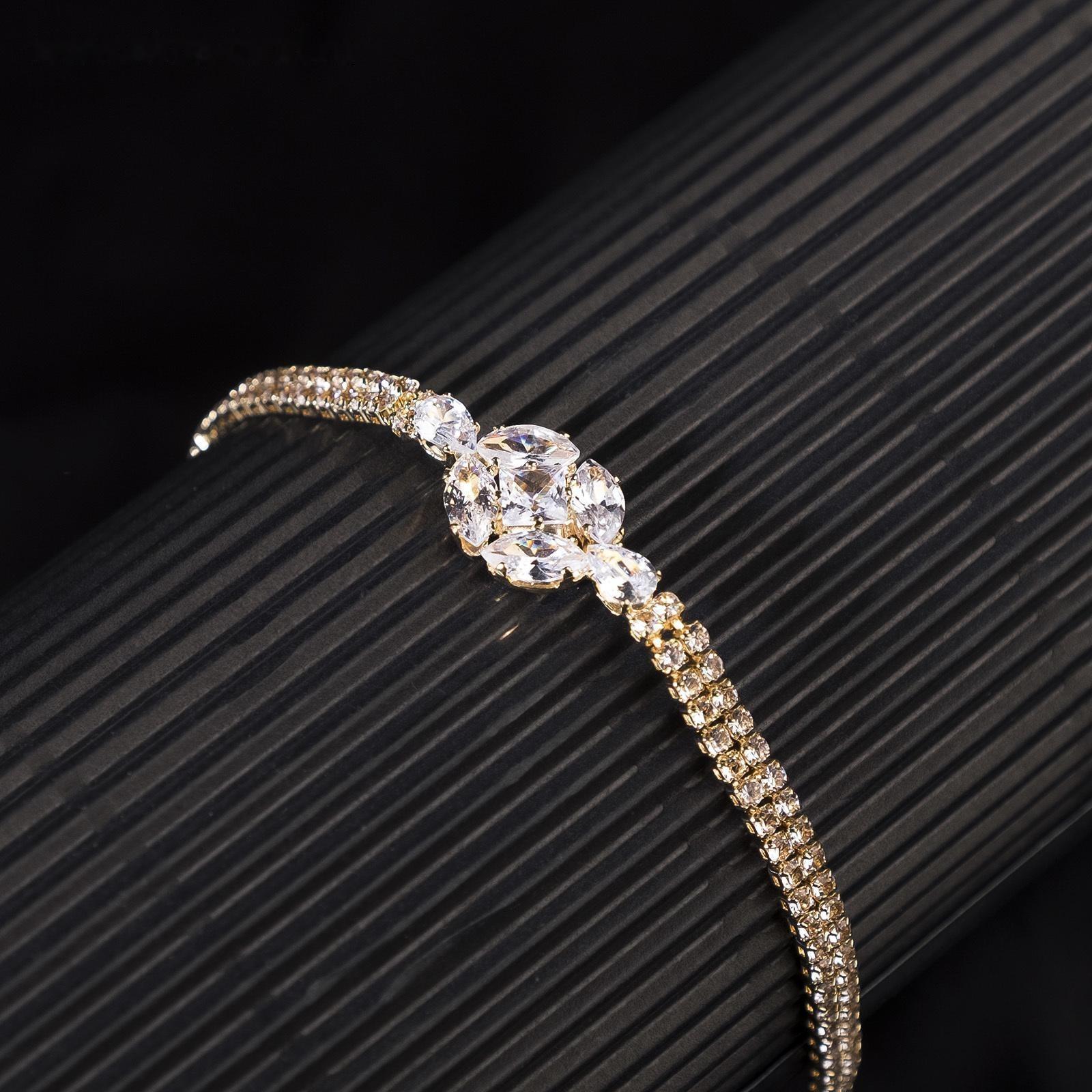 Браслет со стразами: 