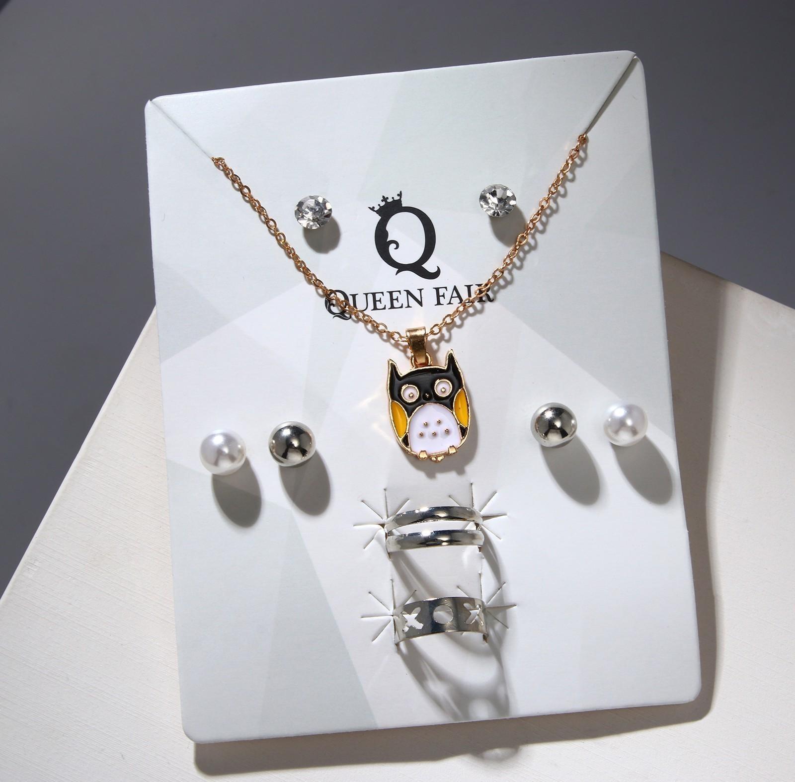 Гарнитур 6 предметов: 3 пары пуссет, кулон, 2 кольца 