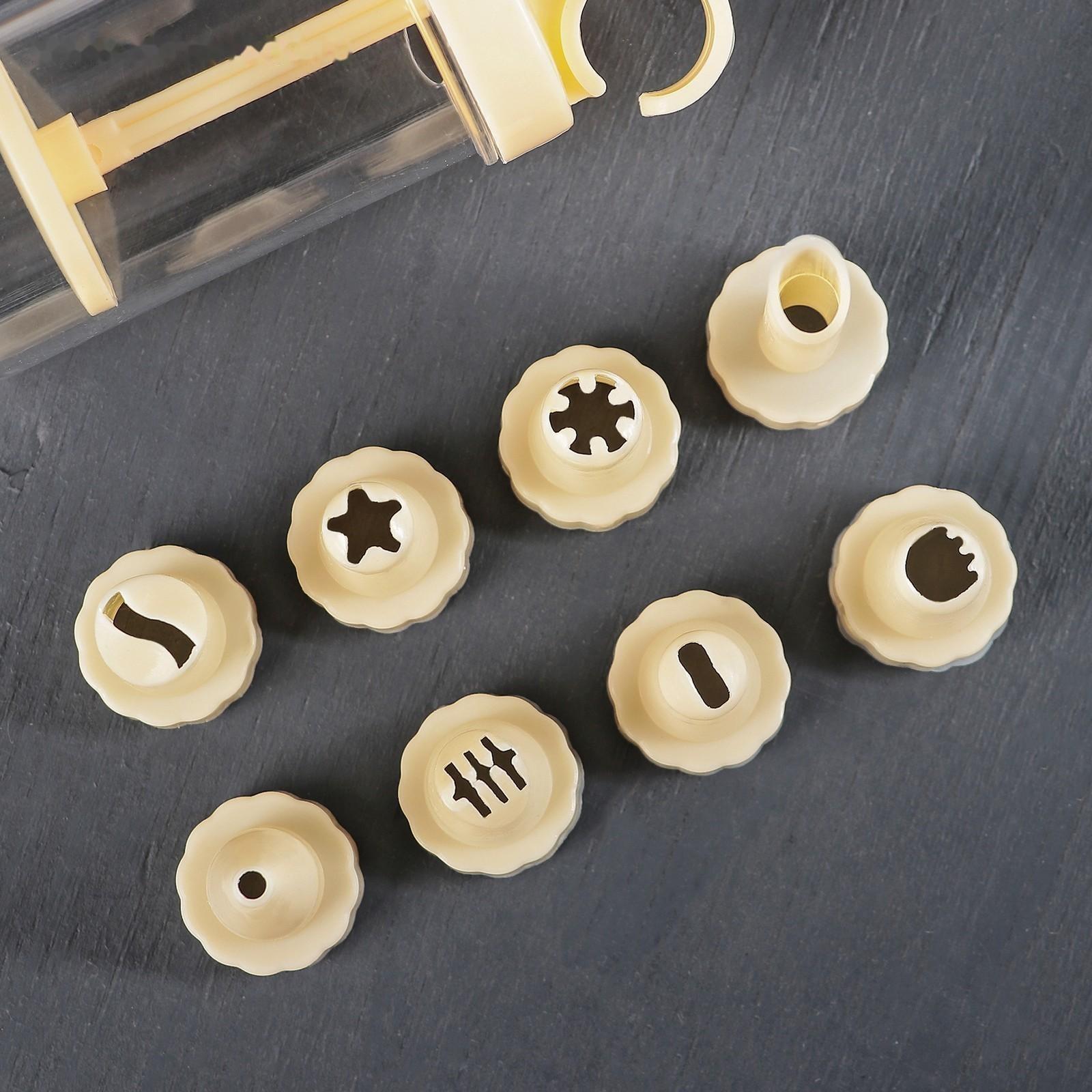 Шприц кондитерский Доляна «Cластёна», 8 насадок, 17×5×5 см, цвет МИКС