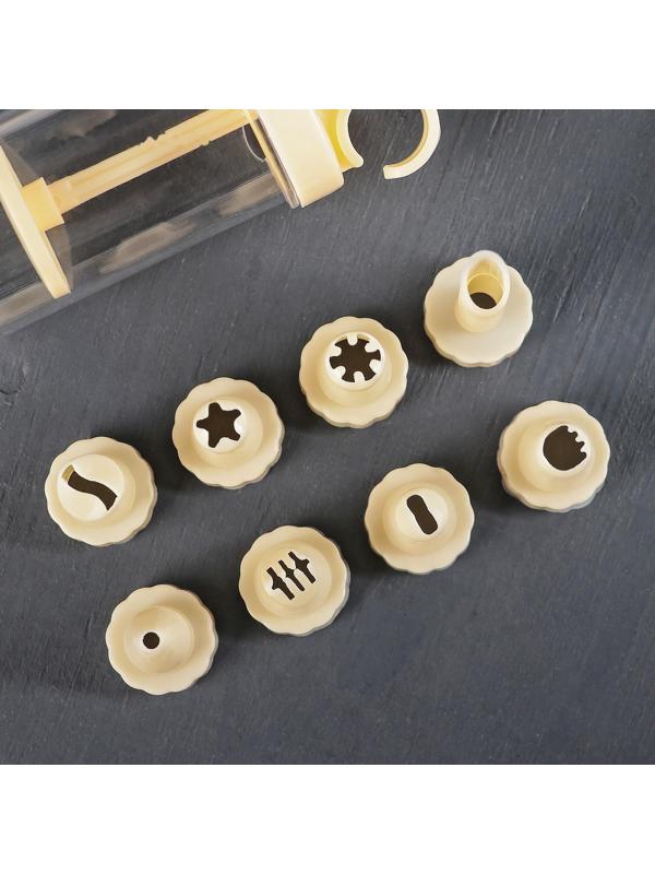 Шприц кондитерский Доляна «Cластёна», 8 насадок, 17×5×5 см, цвет МИКС