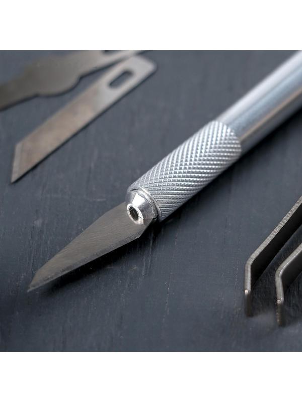 Набор инструментов для украшения кондитерских изделий: держатель, 4 насадки, щипцы