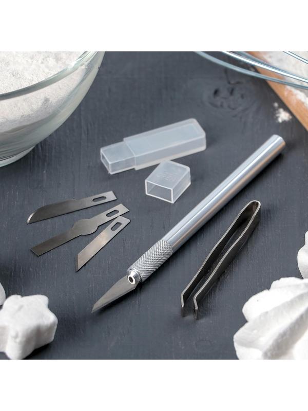 Набор инструментов для украшения кондитерских изделий: держатель, 4 насадки, щипцы