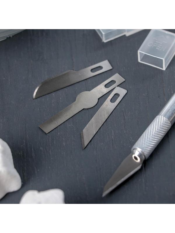 Набор инструментов для украшения кондитерских изделий: держатель, 4 насадки, щипцы