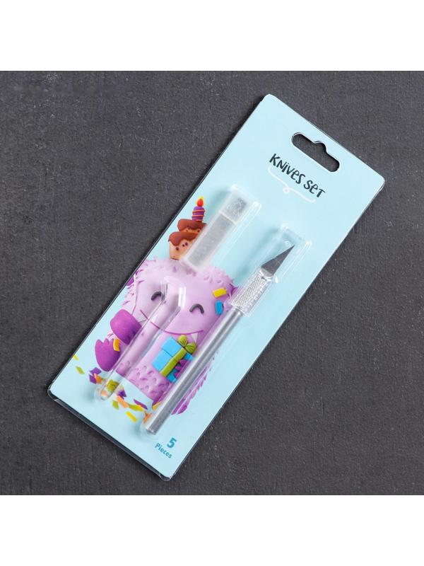 Набор инструментов для украшения кондитерских изделий: держатель, 4 насадки, щипцы