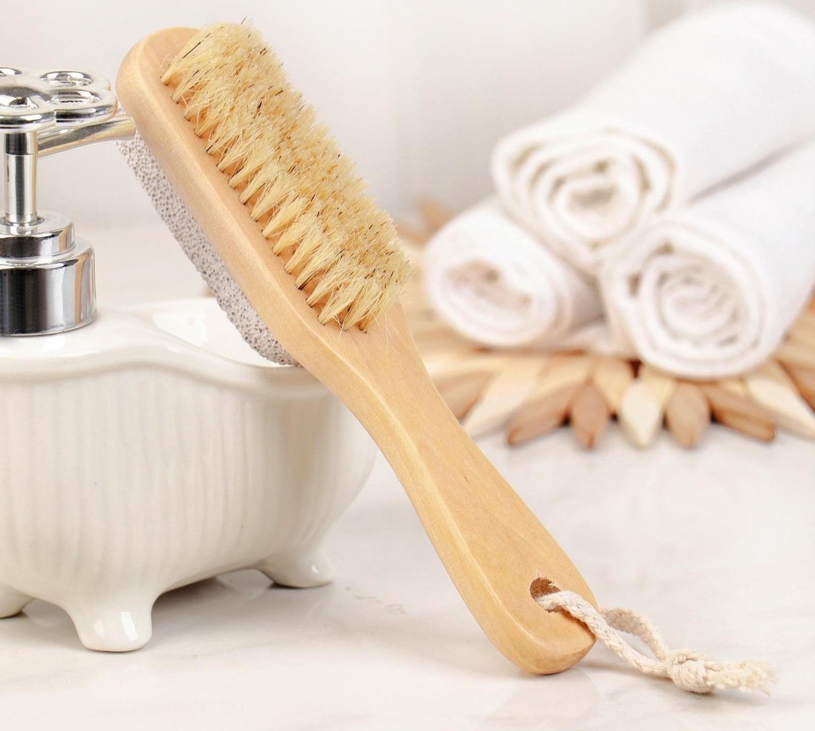 Щётка-пемза для тела с ручкой Доляна, натуральная щетина