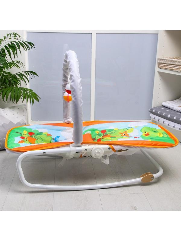 Шезлонг-качалка для новорождённых «Лесная сказка», игровая дуга, съёмные игрушки МИКС