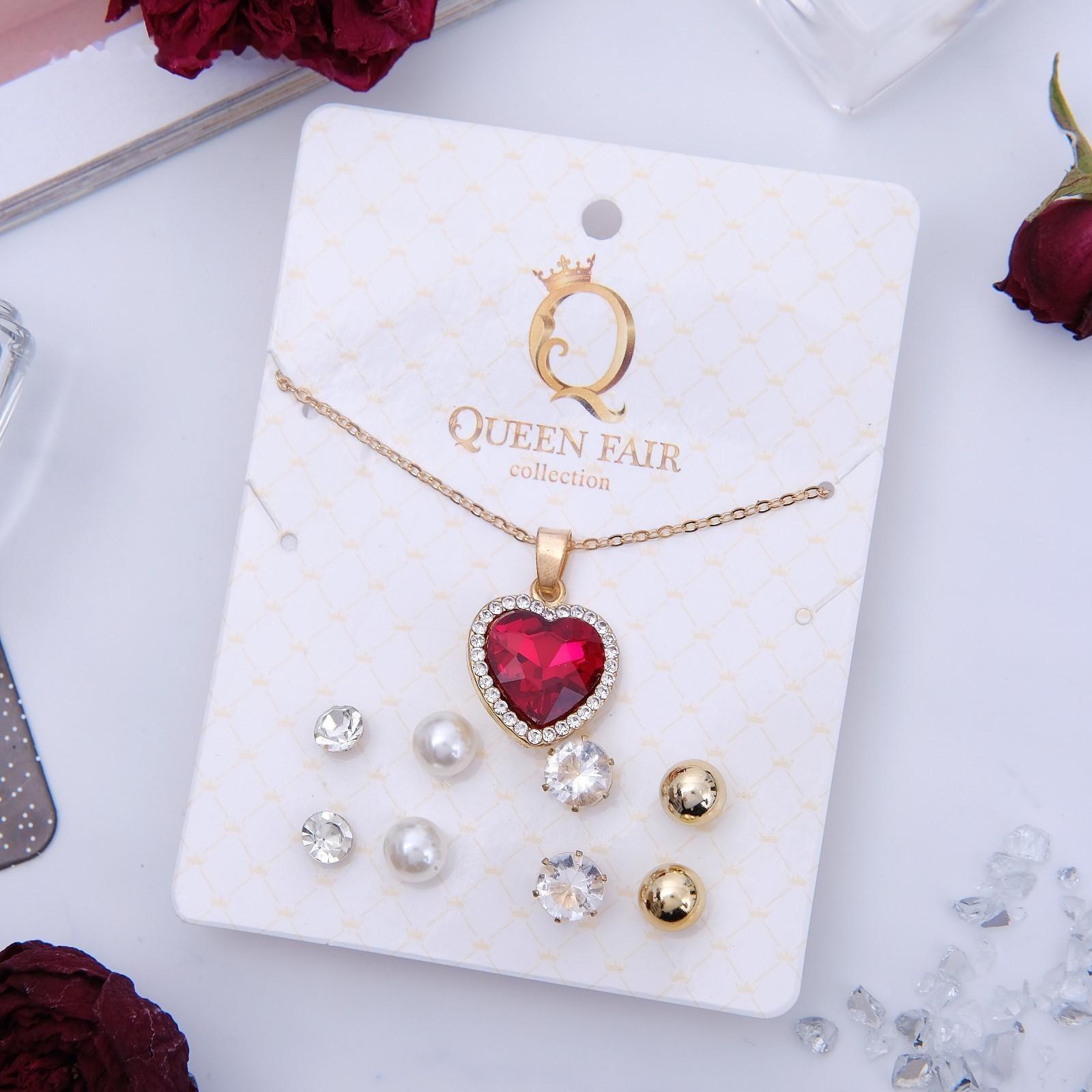 Гарнитур 5 предметов: 4 пары пуссет, кулон 