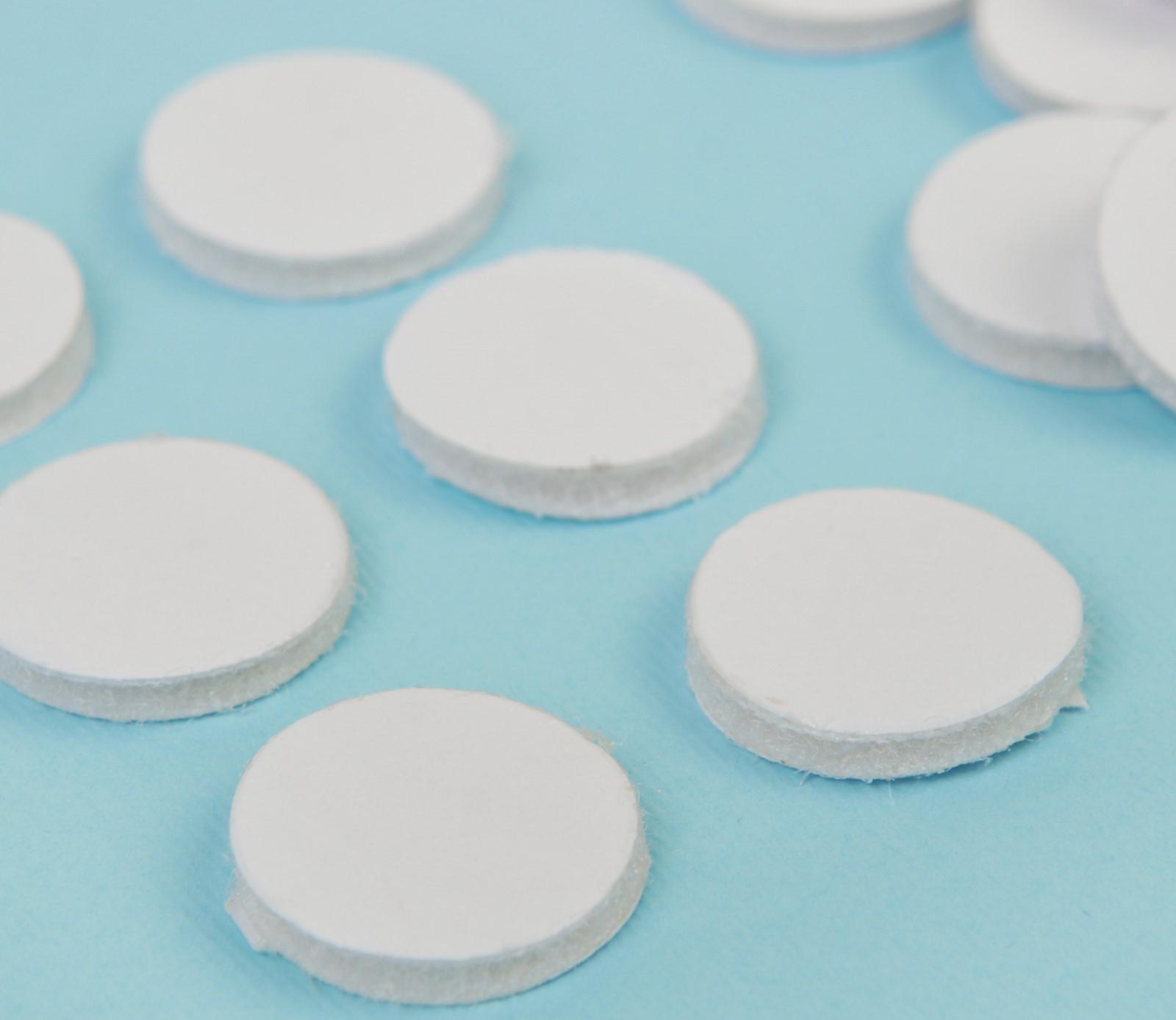 Липучка на клеевой основе «Круг», набор 30 шт., размер 1 шт: 2 см