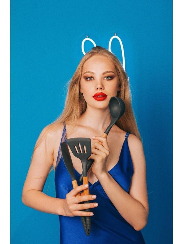 Лопатка с прорезями Доляна «Брауни», 32 см, цвет МИКС