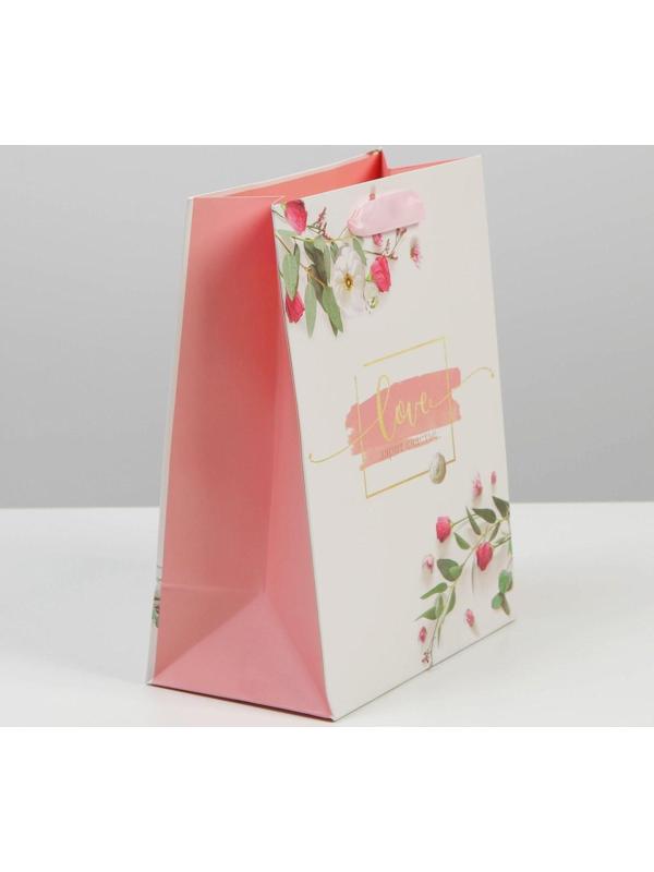 Пакет ламинированный горизонтальный «Любовь дарит счастье», MS 23 × 18 × 8 см