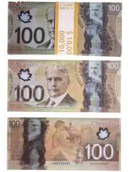 Пачка купюр 100 канадских долларов