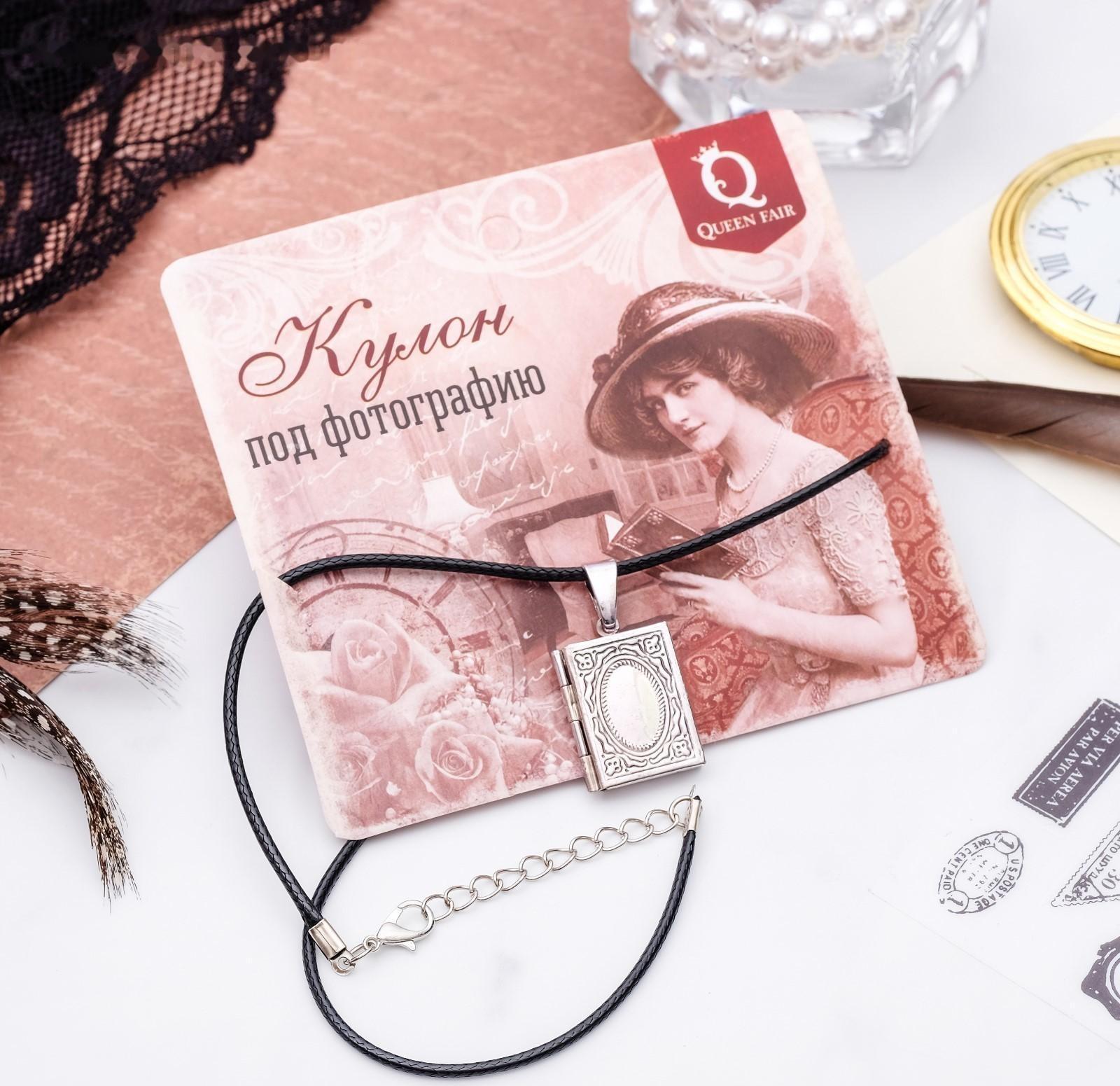 Кулон на шнурке 