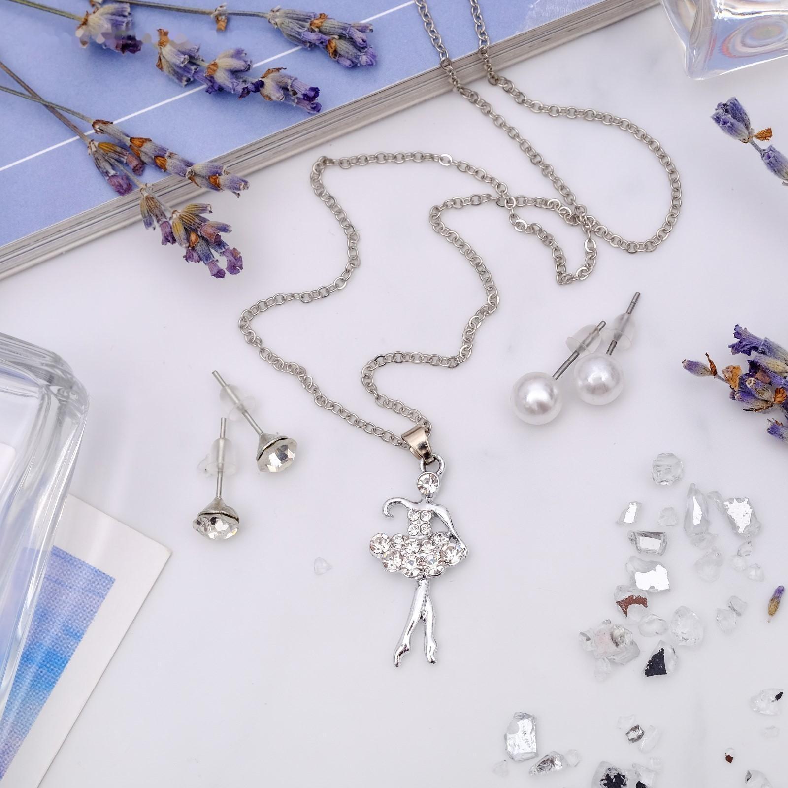 Гарнитур 5 предметов: 4 пары пуссет, кулон 