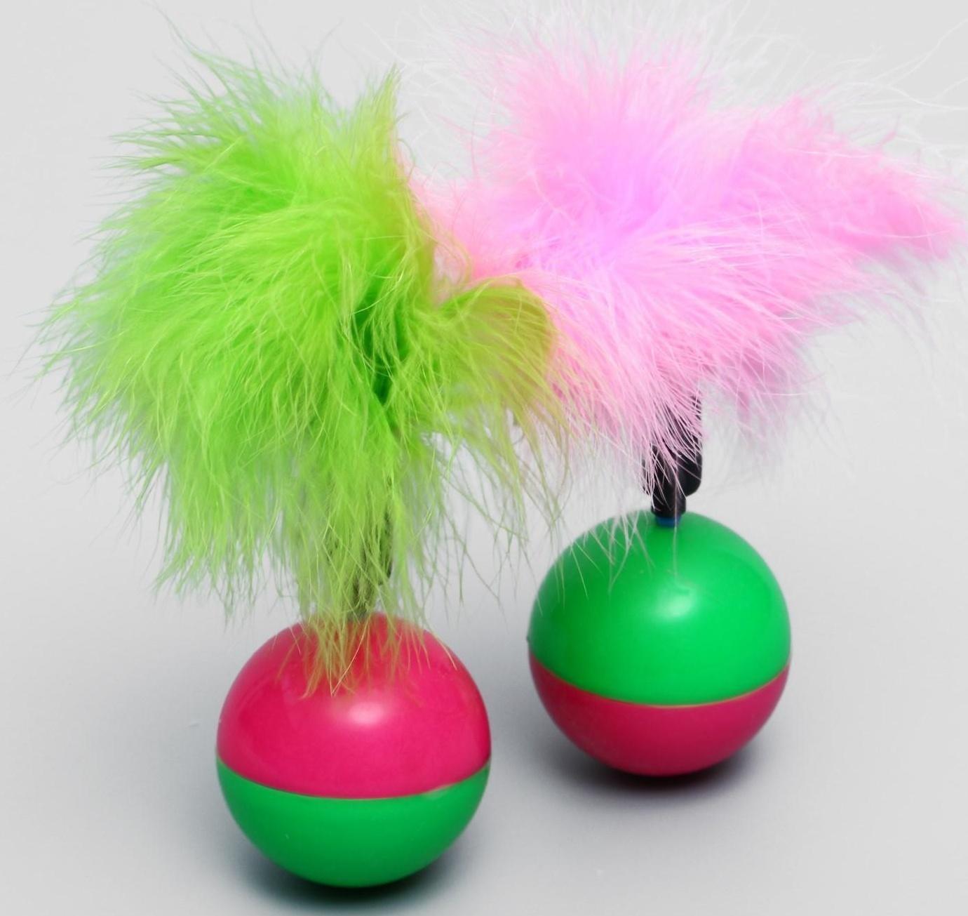 Игрушка-неваляшка для кошек с пухом, микс цветов