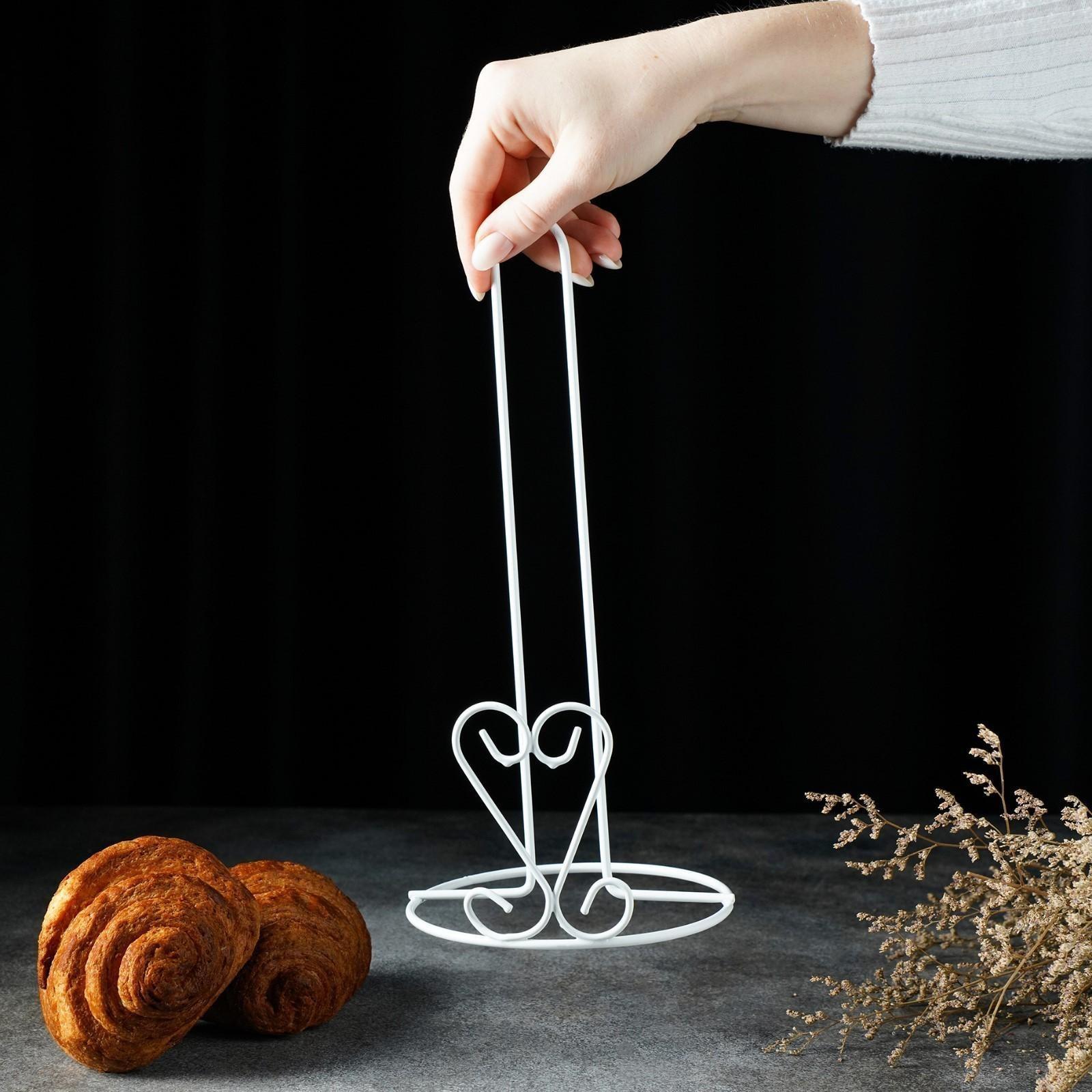 Подставка под бумажные полотенца Доляна «Сердце», 13,5×13,5×28 см, цвет белый