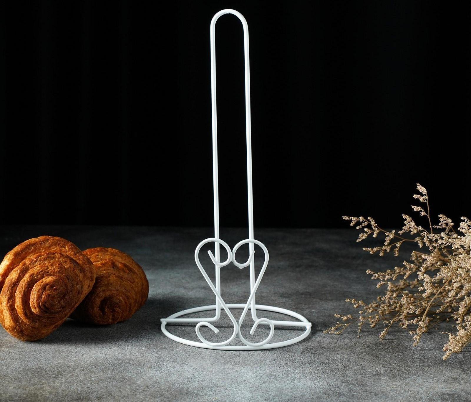 Подставка под бумажные полотенца Доляна «Сердце», 13,5×13,5×28 см, цвет белый