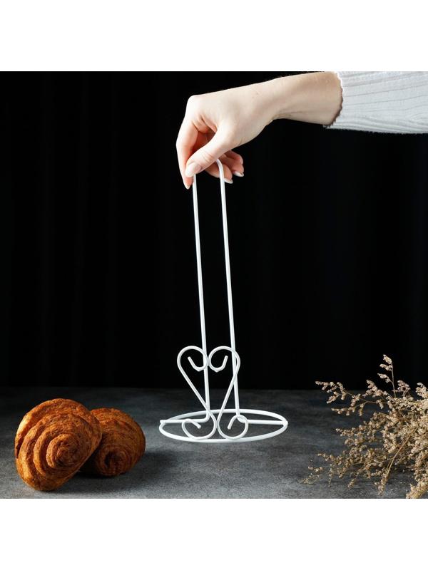 Подставка под бумажные полотенца Доляна «Сердце», 13,5×13,5×28 см, цвет белый