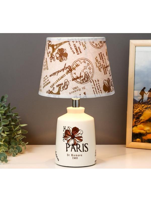 Лампа настольная с абажуром 