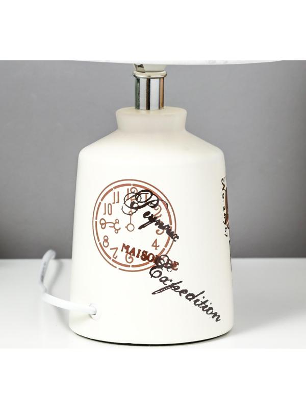 Лампа настольная с абажуром 