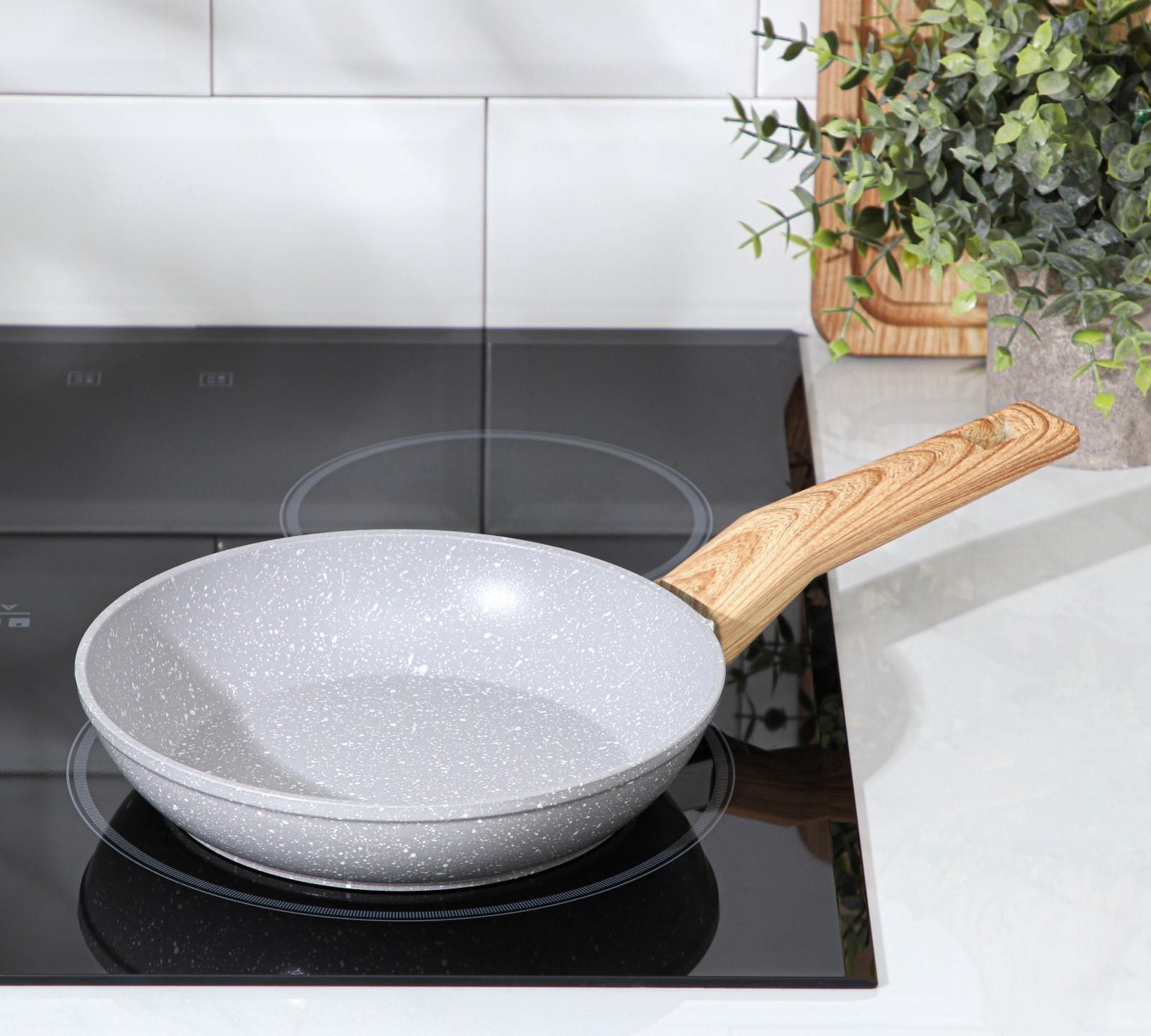 Сковорода кованая Magistro Natural, d=20 см, ручка soft-touch, антипригарное покрытие, индукция, цвет серый