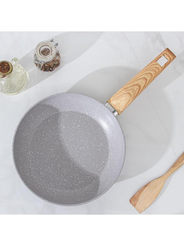 Сковорода кованая Magistro Natural, d=24 см, ручка soft-touch, индукция, антипригарное покрытие, цвет серый