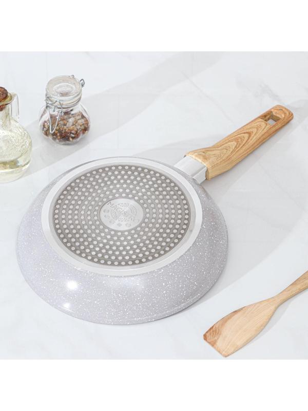 Сковорода кованая Magistro Natural, d=24 см, ручка soft-touch, индукция, антипригарное покрытие, цвет серый