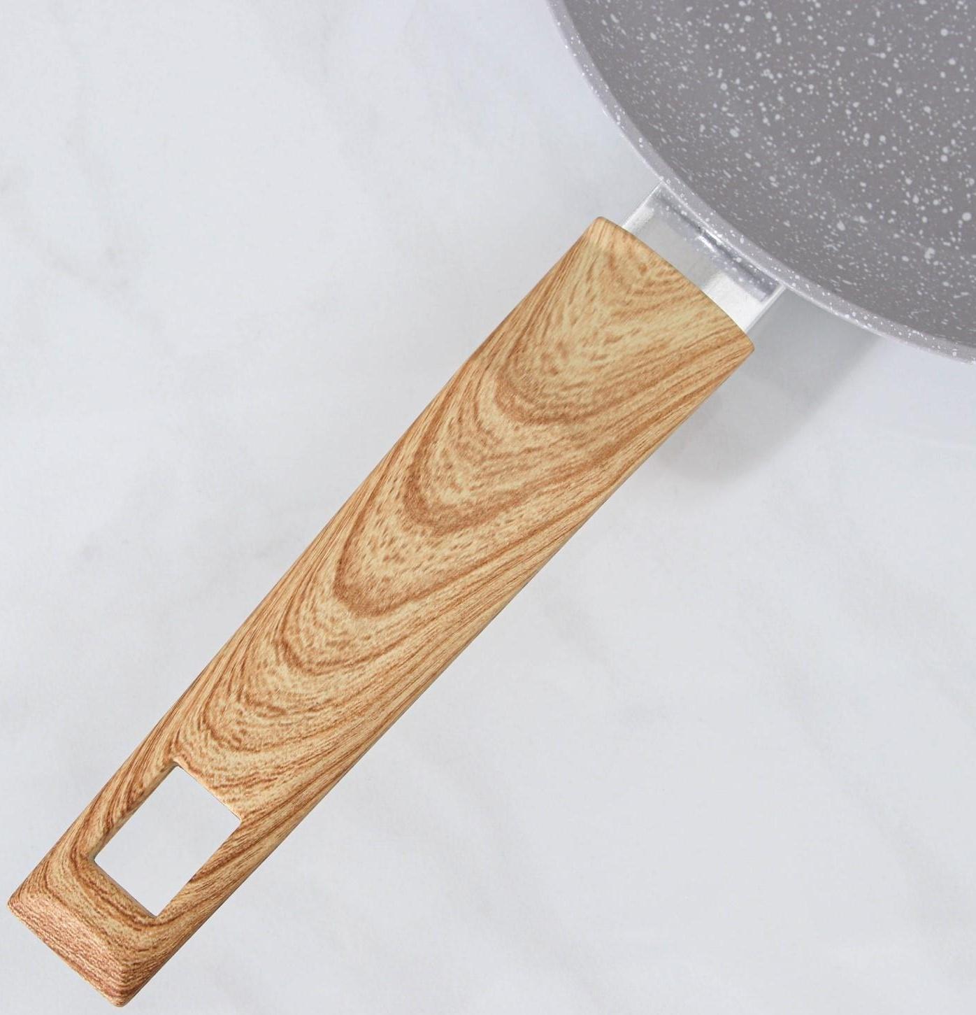 Сковорода кованая Magistro Natural, d=26 см, ручка soft-touch, антипригарное покрытие, индукция, цвет серый