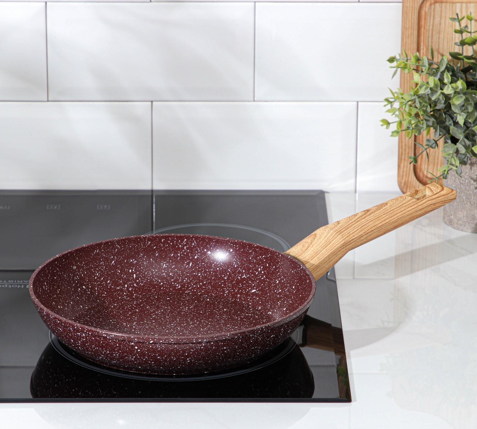 Сковорода кованая Magistro Natural. Brown, d=24 см, ручка soft-touch, антипригарное покрытие, индукция, цвет коричневый