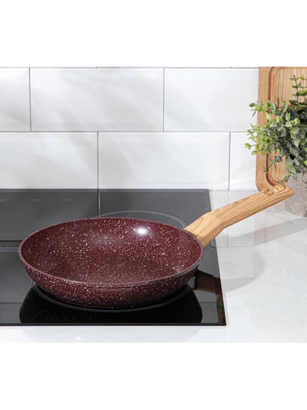 Сковорода кованая Magistro Natural. Brown, d=24 см, ручка soft-touch, антипригарное покрытие, индукция, цвет коричневый