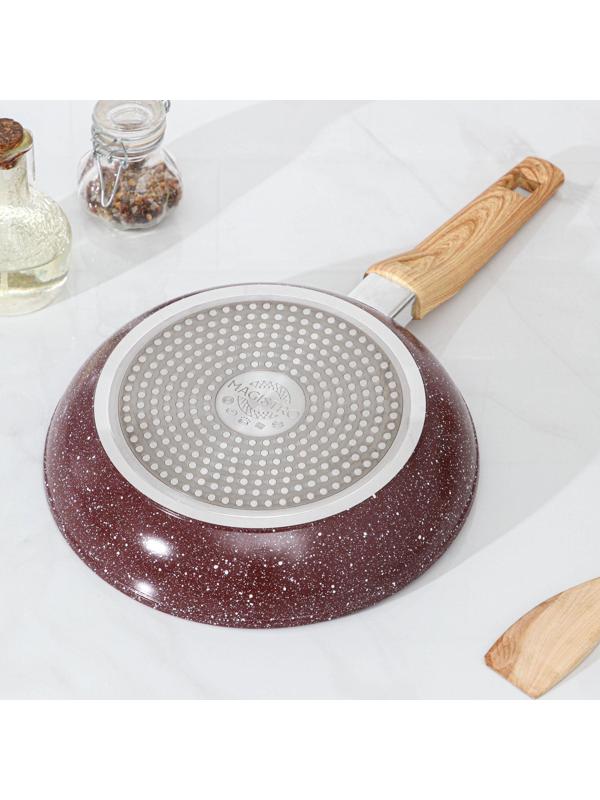 Сковорода кованая Magistro Natural. Brown, d=24 см, ручка soft-touch, антипригарное покрытие, индукция, цвет коричневый