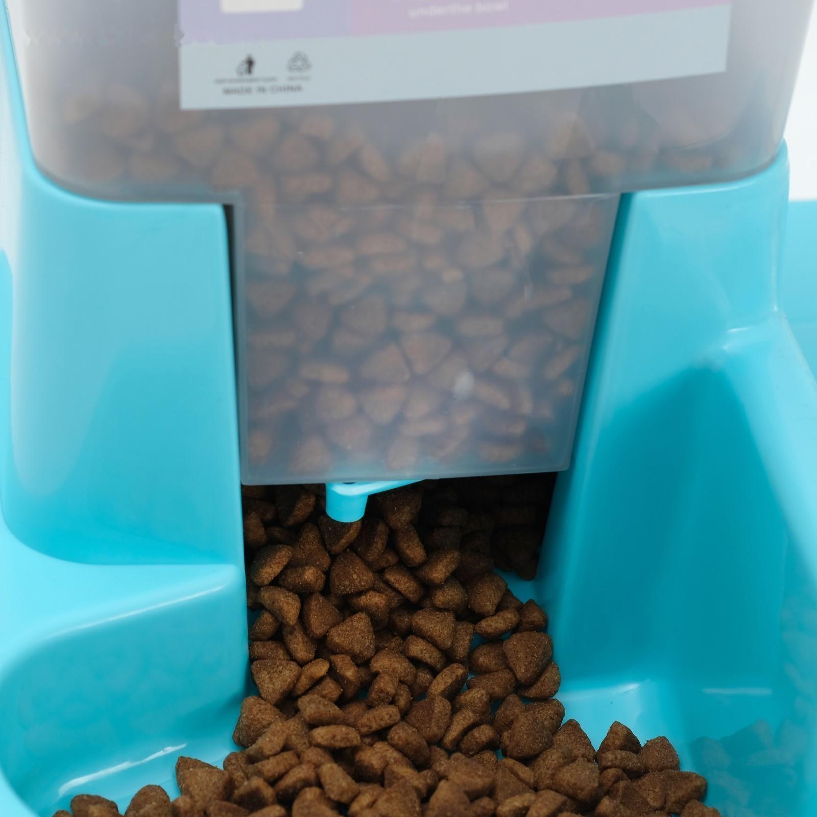 Комплекс: контейнер для корма (1,5 кг), съемная миска и поилка, голубой