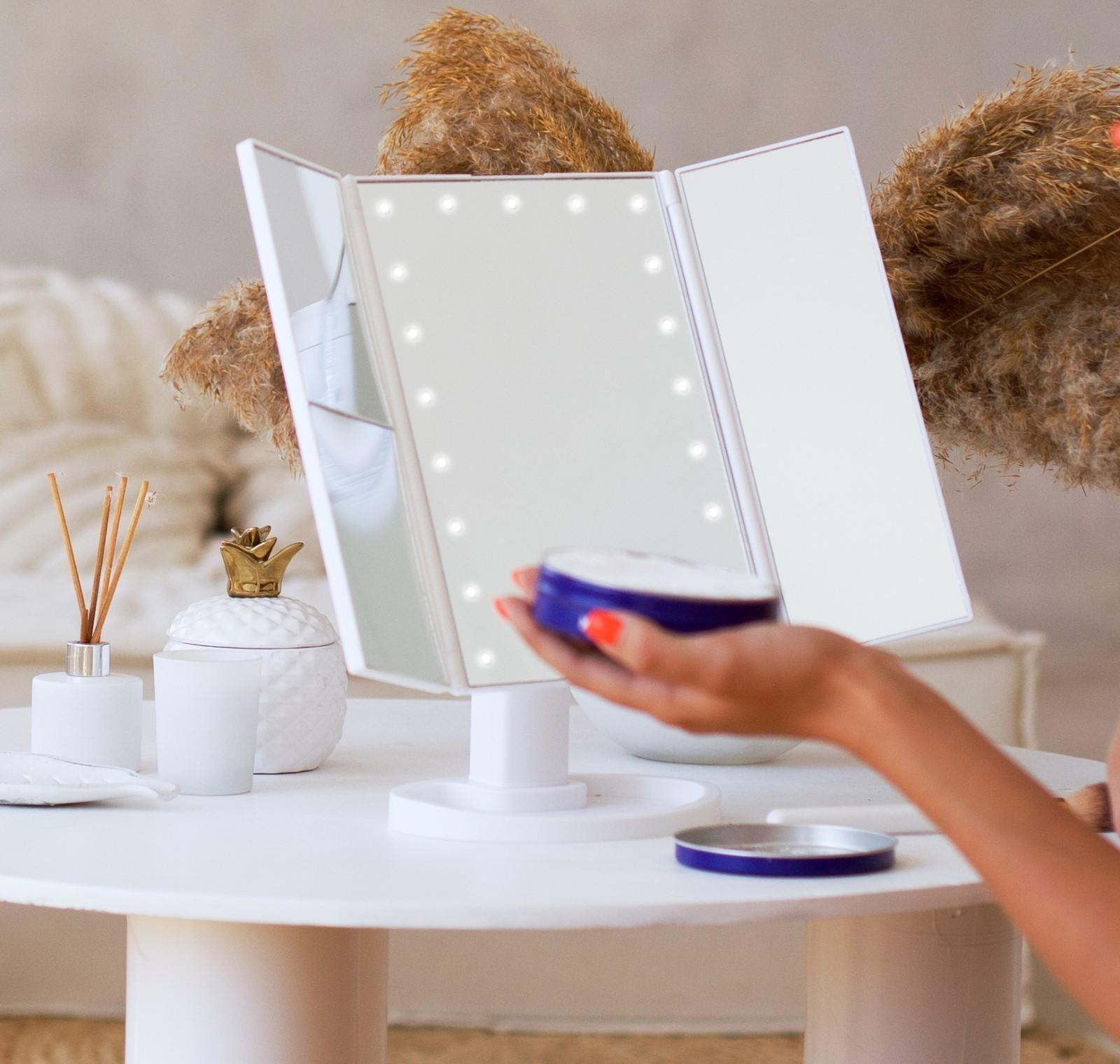 Зеркало LuazON KZ-07, подсветка, 30×18×7 см, 22 диода, 4хААА, (не в комплекте), белое