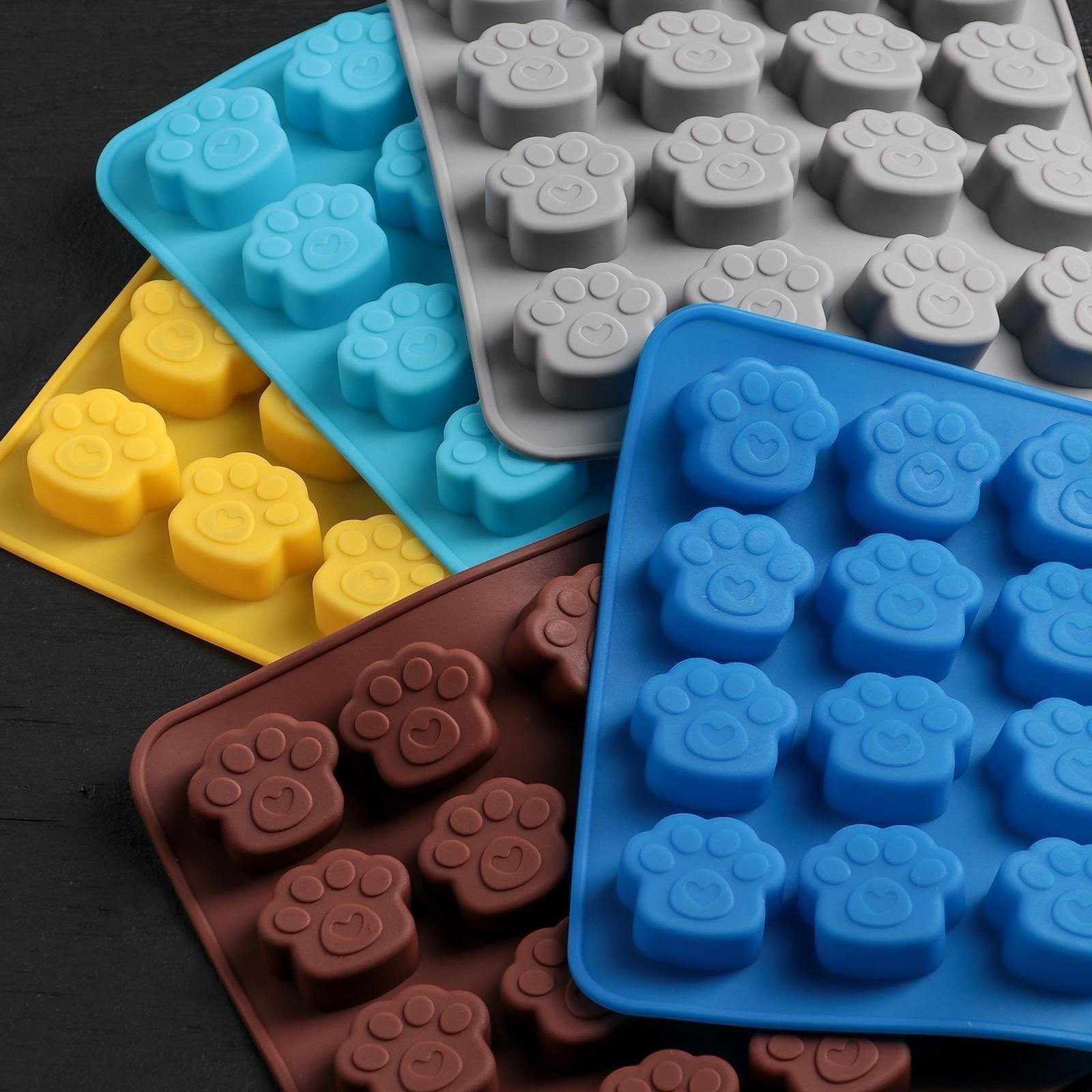 Форма для льда и кондитерских украшений Доляна «Лапки», 16×15,5 см, силикон, 16 ячеек (3×2,7×0,5 см), цвет МИКС