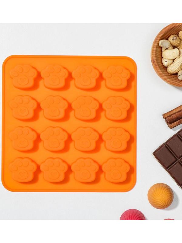 Форма для льда и кондитерских украшений Доляна «Лапки», 16×15,5 см, силикон, 16 ячеек (3×2,7×0,5 см), цвет МИКС