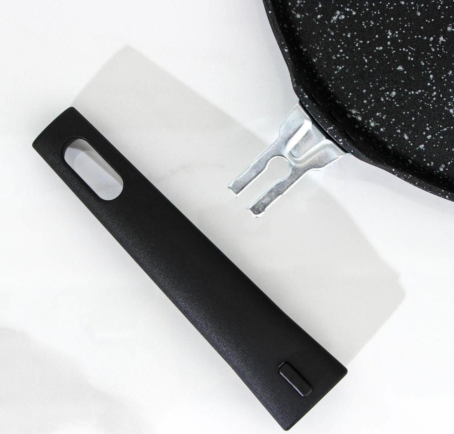 Сковорода блинная, d=20 см, пластиковая ручка, антипригарное покрытие, цвет тёмный мрамор