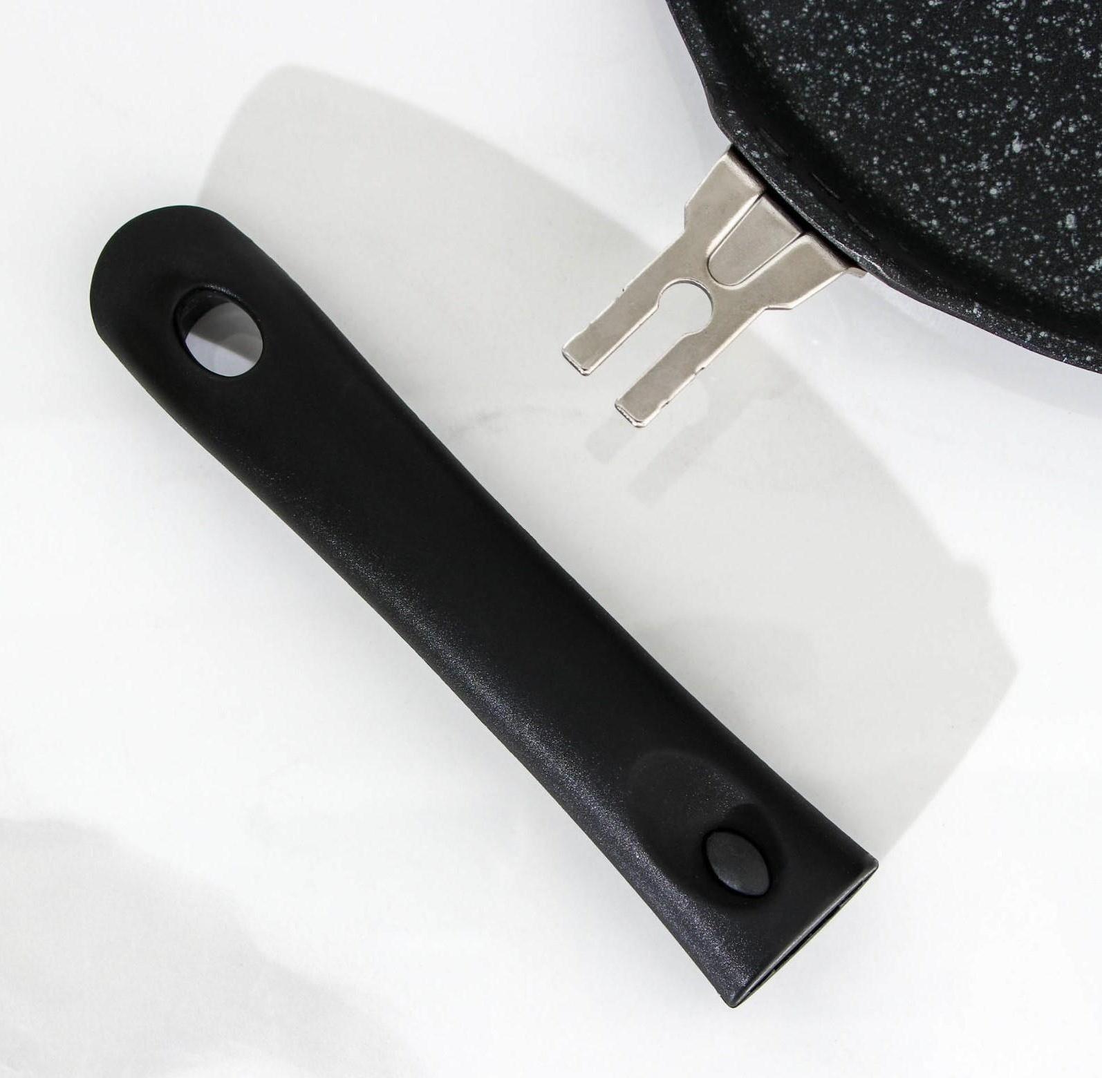 Сковорода блинная, d=22 см, пластиковая ручка, антипригарное покрытие, цвет тёмный мрамор