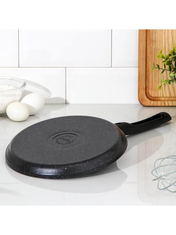 Сковорода блинная, d=22 см, пластиковая ручка, антипригарное покрытие, цвет тёмный мрамор