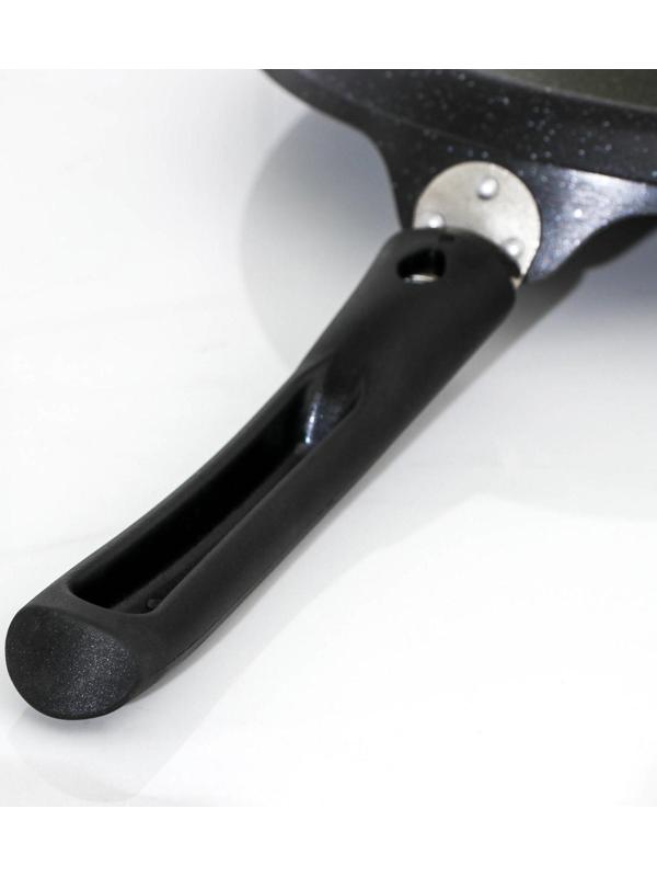 Сковорода блинная, d=22 см, пластиковая ручка, антипригарное покрытие, цвет тёмный мрамор