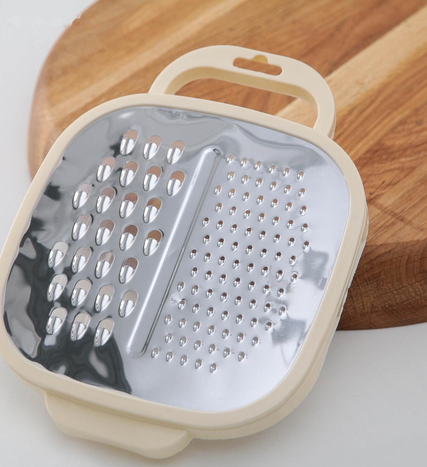 Тёрка с контейнером Доляна «Универсал», 2 в 1, 23×18×5 см, цвет МИКС