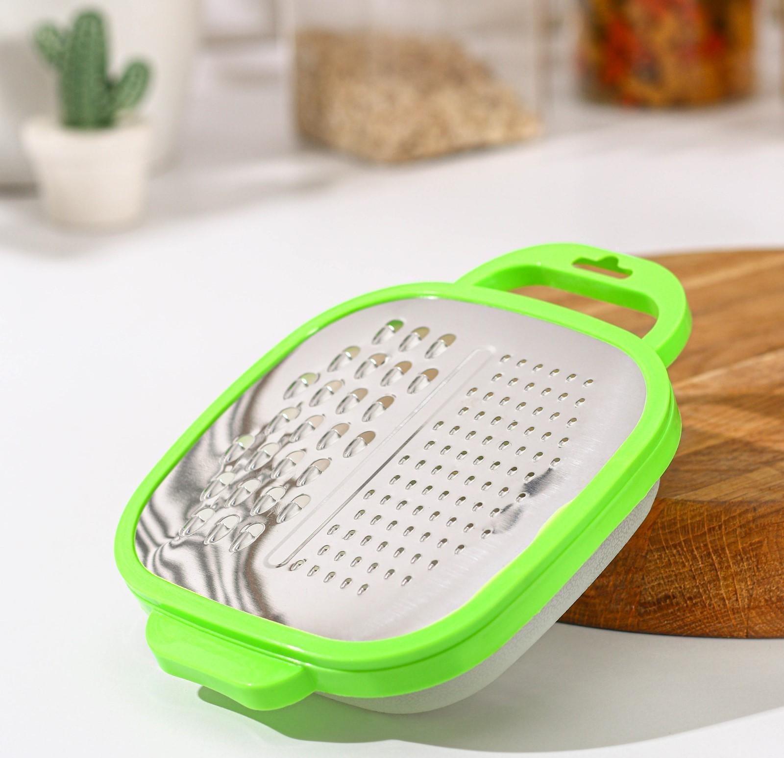 Тёрка с контейнером Доляна «Универсал», 2 в 1, 23×18×5 см, цвет МИКС